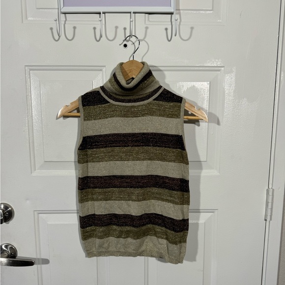 Tops - Joseph A. Turtle Neck Tank - Gently Worn Elegance in Women's Small (85% Silk)